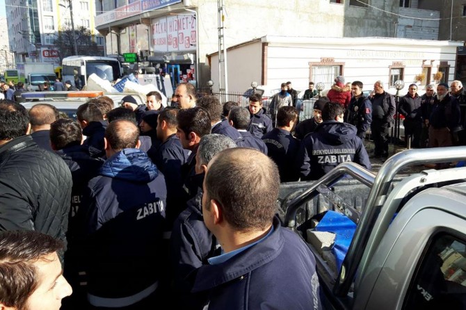 Zabıta ekiplerinden seyyar satıcılara müdahale