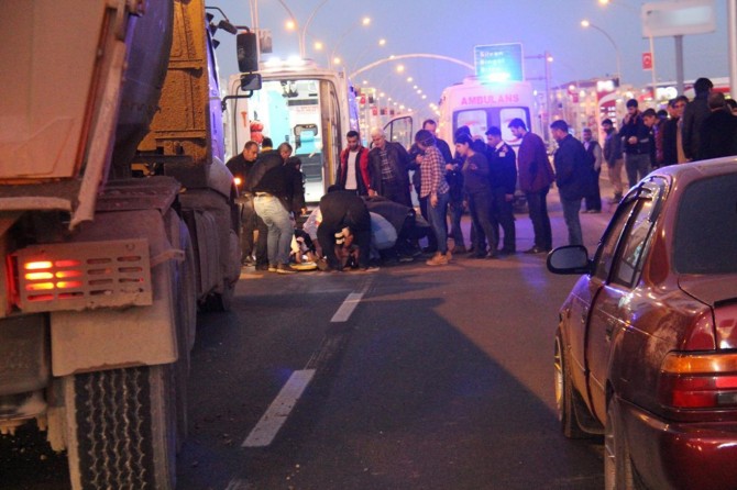 Pîreka ku xwe avêt ber TIRê giran birîndar bû