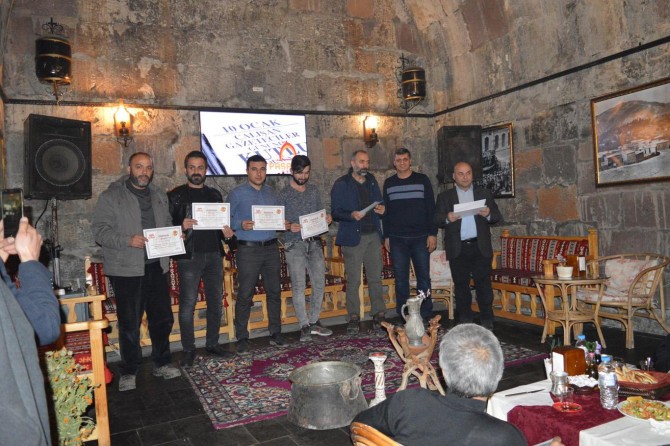 Bitlis'te Gazeteciler Günü kutlandı