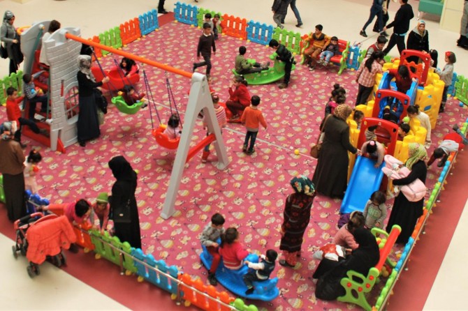 Çocuk hastanesine oyun parkı kuruldu