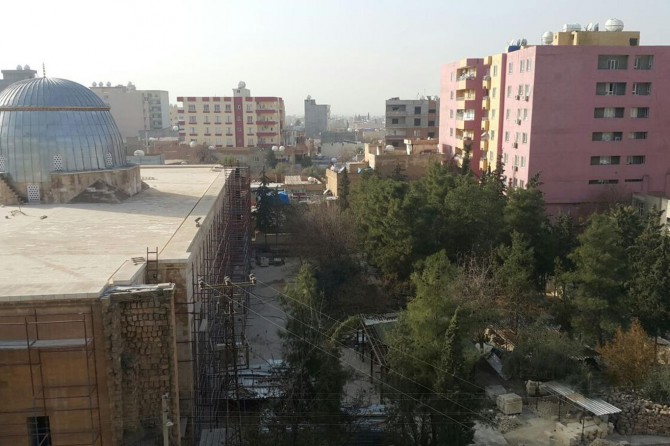 "Güzel bir caminin etrafına iki ucube binanın dikilmesini doğru bulmuyoruz"