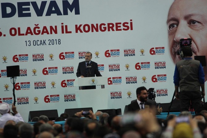 Erdogan: Amerîka 4 hezar û 900 TIR çek şand Sûrîyê