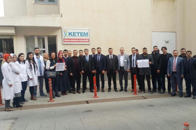 Okul müdürü ve öğretmenlerden örnek davranış