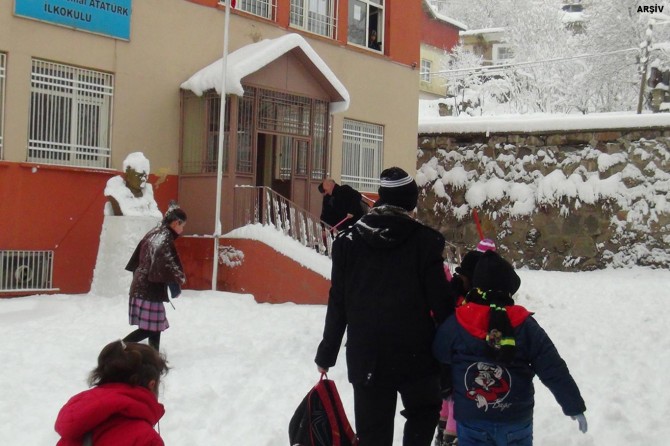 Van’da eğitime kar engeli