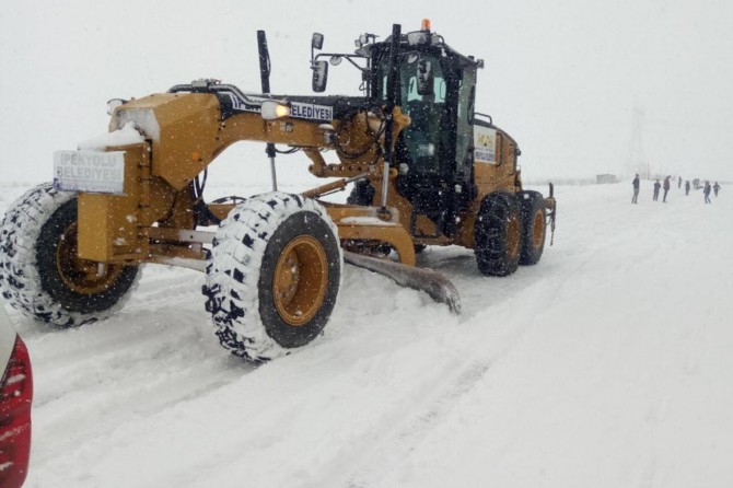 İpekyolu Belediyesinden kar mesaisi