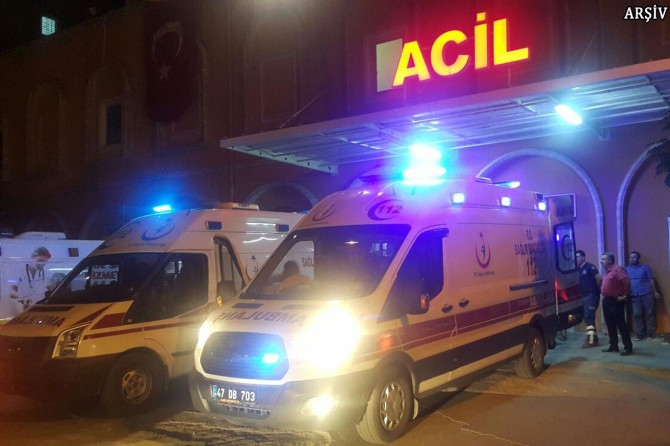 Mısırların altında kalan genç ağır yaralandı