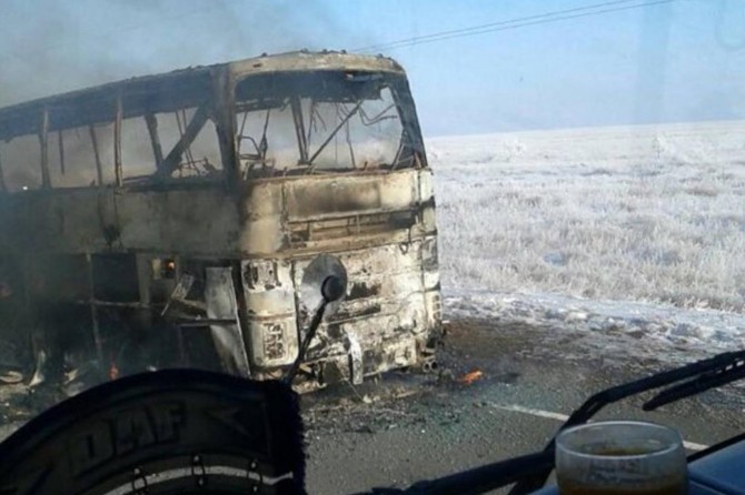 Li Kazakîstanê otobusa rêwîyan şewitî: 52 rêwî jiyana xwe ji dest dan
