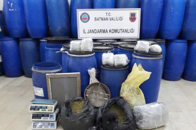 ​Batman’da esrar ve patlayıcı yapımında kullanılan malzeme ele geçirildi