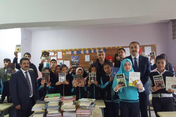 Mardinli öğrencilere kitap hediye edildi
