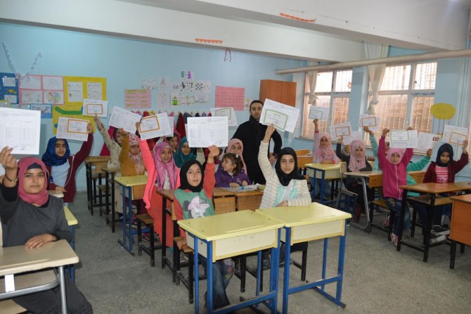 Siirt’te öğrencilerin karne heyecanı