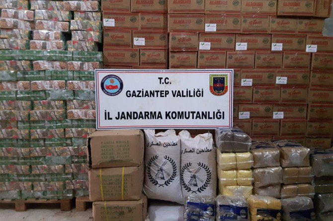 Gaziantep'te tonlarca sahte ve kaçak gıda ele geçirildi