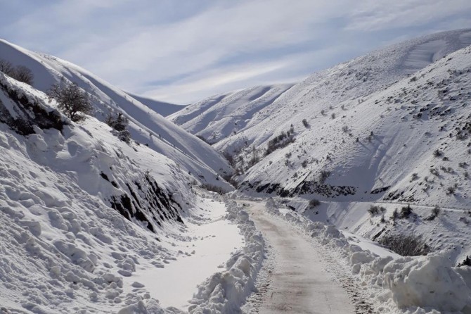 Elazığ Palu'da 10 köy yolu ulaşıma kapandı