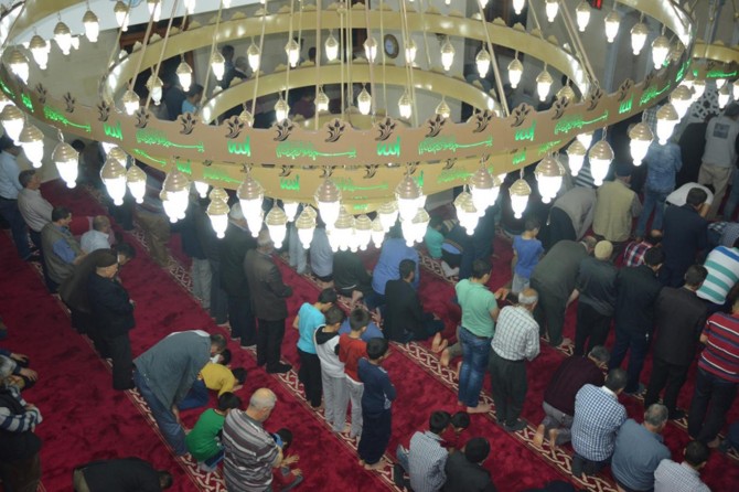 Diyanet tüm camilerde Fetih suresi okuttu