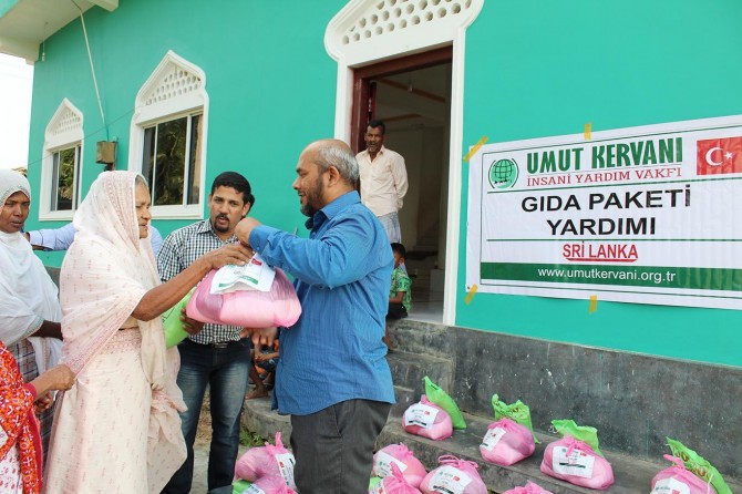 Food aid from Hope Caravan to needy people in Sri Lanka