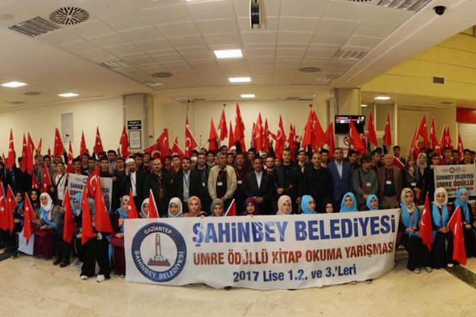 ​Gaziantep'te öğrenciler dualarla umreye uğurlandı