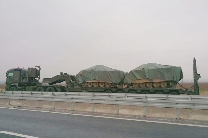 Sınıra askeri sevkiyat sürüyor