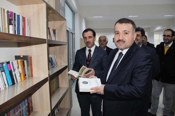 Herkese hitap eden bir kütüphanemiz var