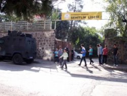 Diyarbakır'da Okula bombalı saldırı