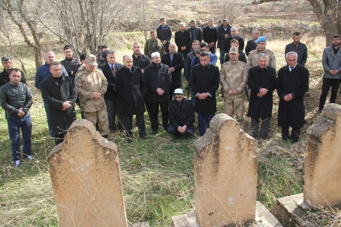 Midyat Başyurt köyü Efeler mezrasında PKK’nin katlettiği köylüler dua ve ağıtlarla yâd edildi