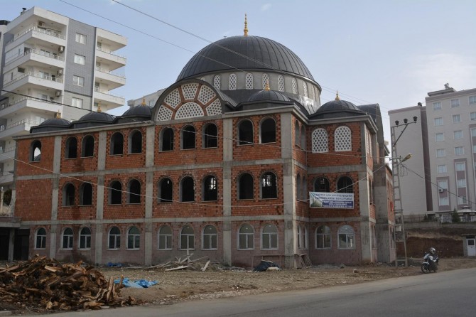 Camîya ku nîvrêmaye li benda alîkarîyê ye