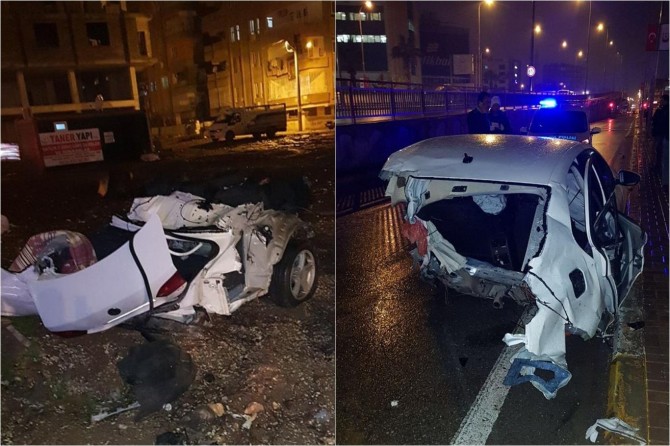 ​Şanlıurfa’da bariyerlere çarpan otomobil ikiye bölündü: 1 ölü