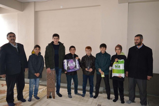 Bitlis'te Meal Sınavı'nda dereceye girenlere ödülleri verildi