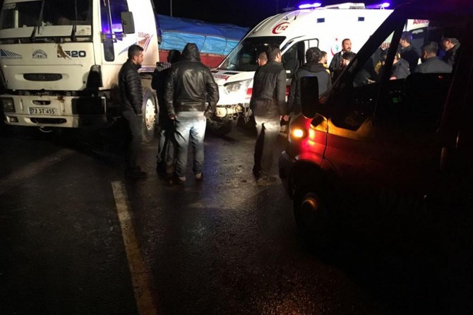 Nusaybin 'de ambulans ile TIR çarpıştı