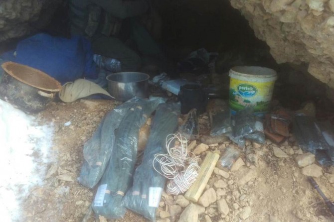 Tunceli'de PKK sığınaklarında çok miktarda malzeme ele geçirildi