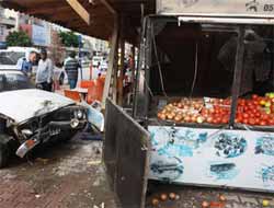 Ehliyetsiz Sürücü Arabası ile Lokantaya Girdi