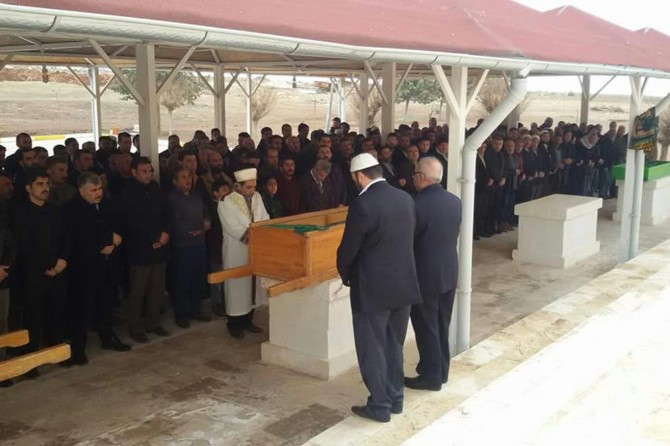 Köy imamı evinde ölü bulundu