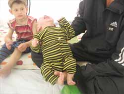 Suriyeli Mülteci Aile Hasta Çocukları İçin Yardım Bekliyor