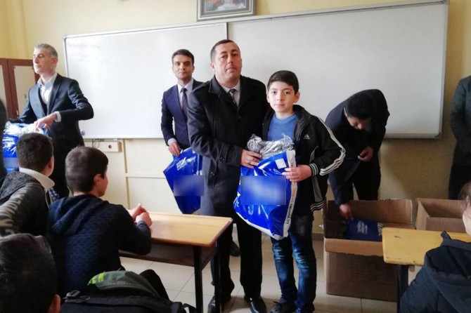 Sason’da öğrencilere giyim yardımı