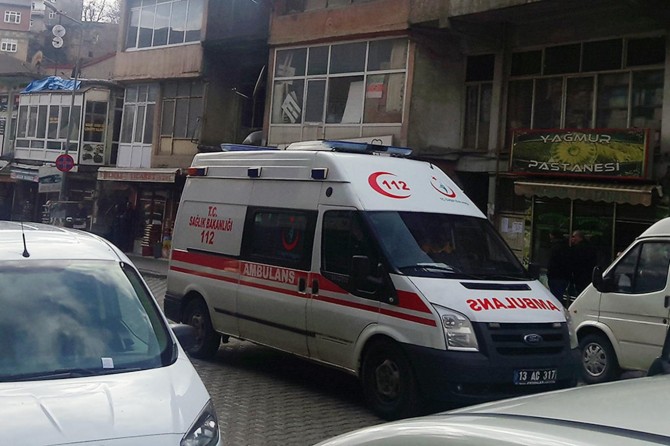 Bitlis Mutki'de köy minibüsü şarampole yuvarlandı: 1 ölü 9 yaralı
