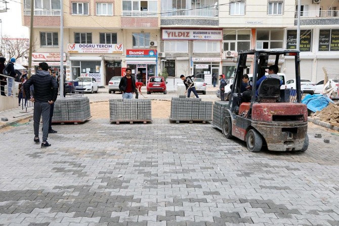 Kızıltepe Belediyesi kilitli parke taşı çalışmalarına başladı