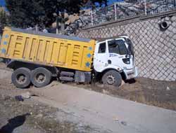Freni Boşalan Araçtan Atlayan Sürücü Ağır Yaralandı (Foto)