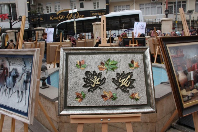 Kadınlar el emeklerini sergiledi