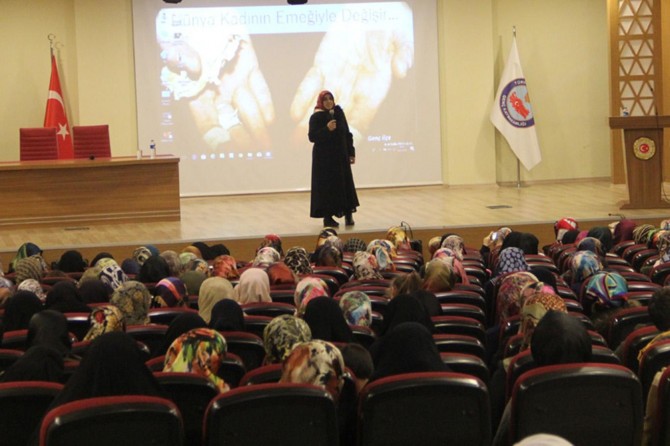 "İslam, kadınların omuzlarının üzerinde yükselmiştir"