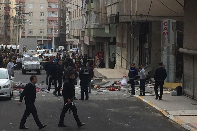 Di teqîna li Diyarbekirê de kesek jiyana xwe ji dest da