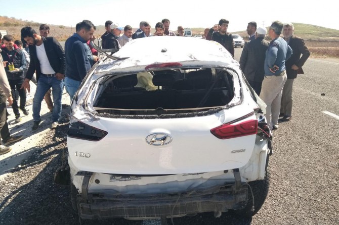 Şanlıurfa’da kontrolden çıkan otomobil takla attı