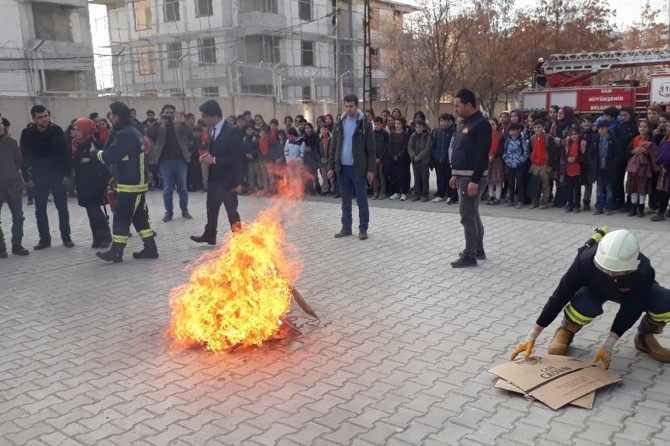 Öğrencilere yönelik yangın tatbikatı yapıldı