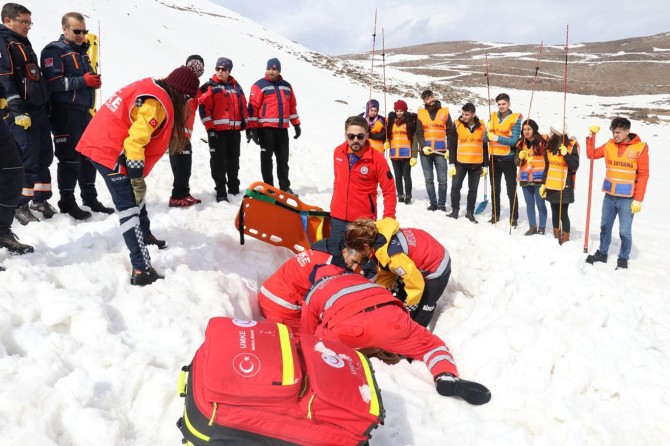 Bingöl’de çığ tatbikatı