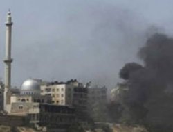 Halep'te camide namaz kılanlar bombalandı