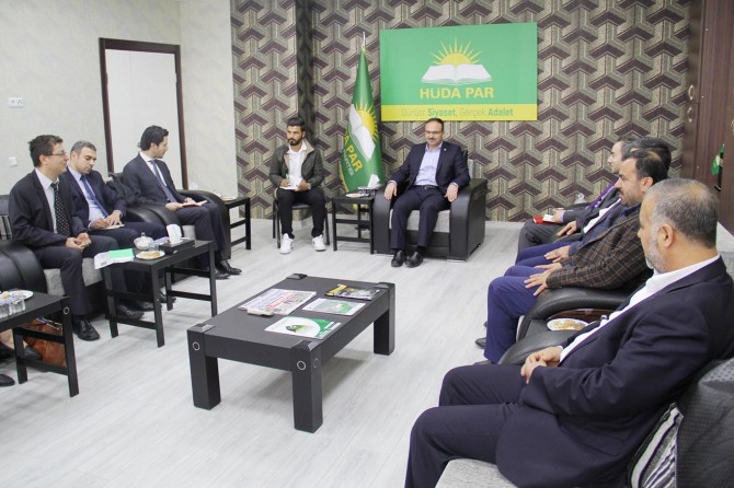 Beş ülke büyükelçiliğinden oluşan heyet HÜDA PAR’ı ziyaret etti