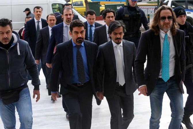 Yunanistan 8 askerin iade talebini reddetti