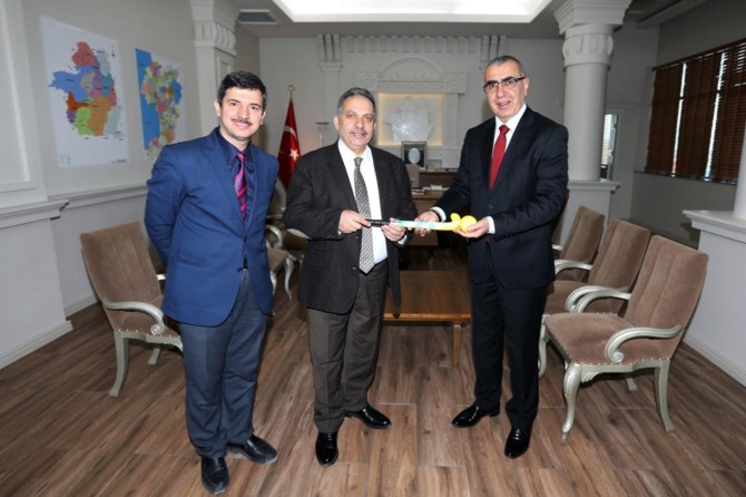 Hokey temsilcilerinden Van Büyükşehir Belediyesine ziyaret