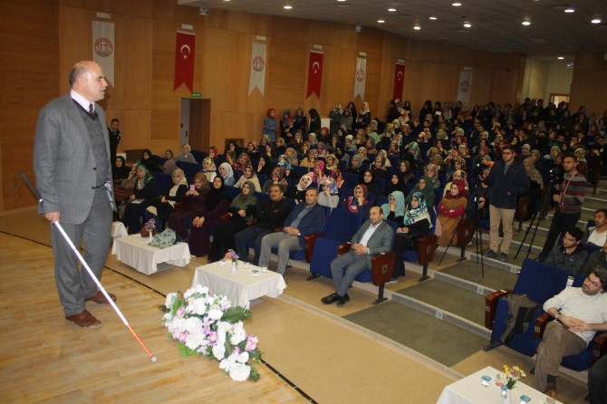 "Engellileri dışlamak engellilerin sanatkârına yanlış yapmak demektir"