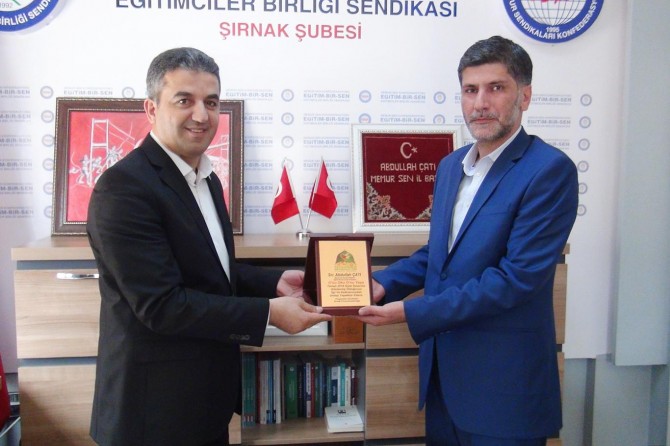 Siyer Sınavına katkı sunanlara teşekkür plaketi