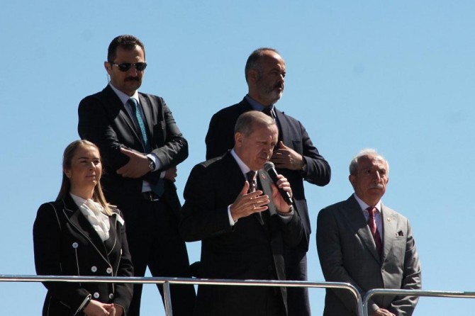 Cumhurbaşkanı Erdoğan: Afrin'e girdik giriyoruz