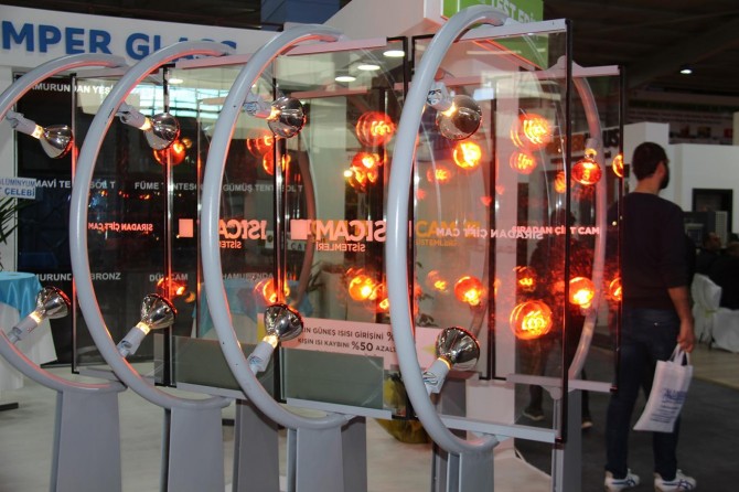 "Siyasi meseleler ekonomiye darbe vuruyor"