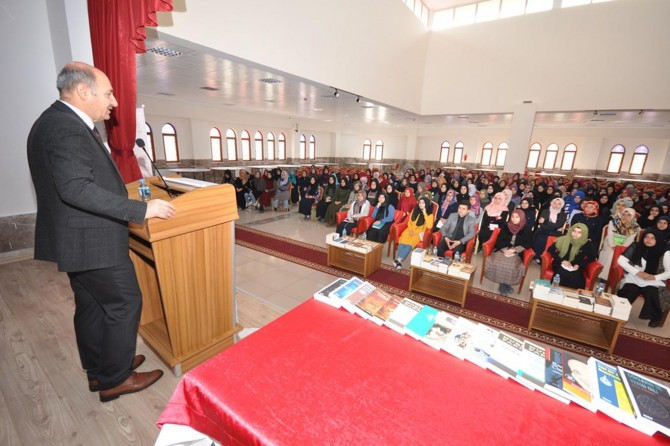 ​"Zengin düşünsel bir alt yapıya sahip olabilmenin tek yolu kitap okumaktır"